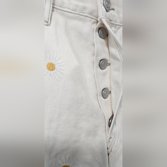 PacSun Daisy Embroidered Ultra High Waisted Vintage Denim ShortsSize 29 NWT - Picture 6 of 16
